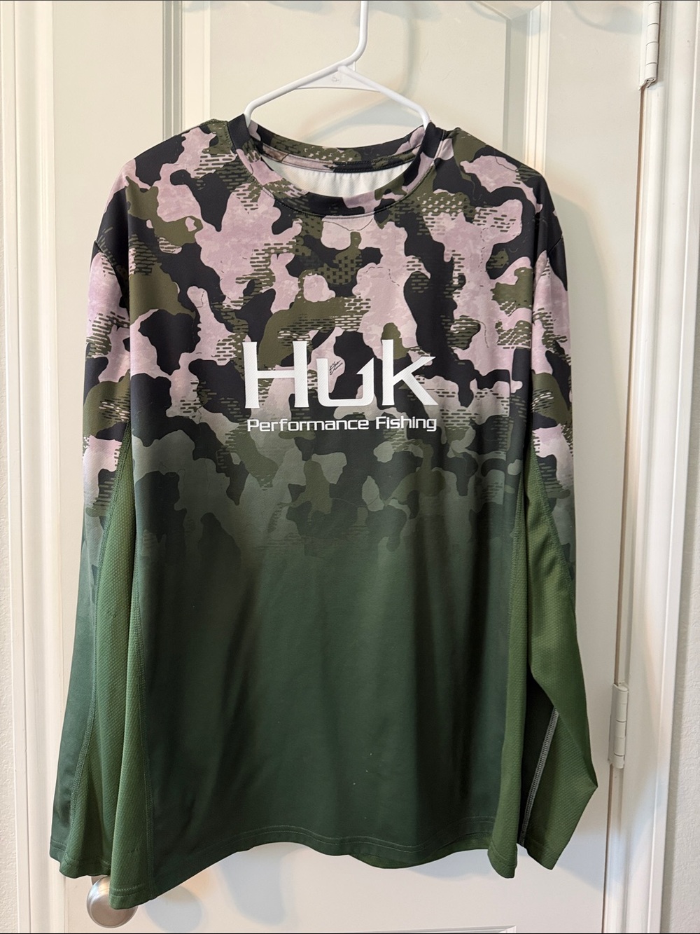Huk Men's Long Sleeve Performance Shirt - Green/Pink Camo